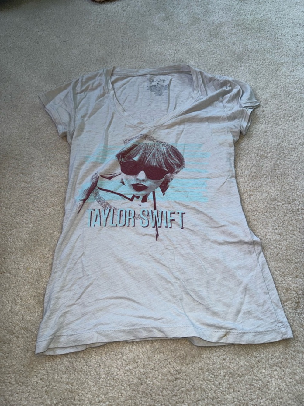 Taylor Swift Graphic V-Neck Tee in Red Era